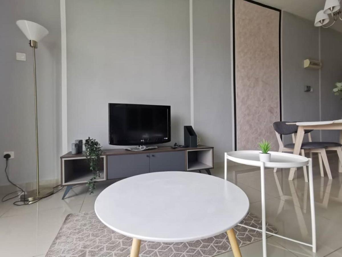 11-Modern Homestay Palazio Lake View Mount Austin Palazio Near Aeon Themepark Toppen Ikea Джохор Бахру Екстериор снимка